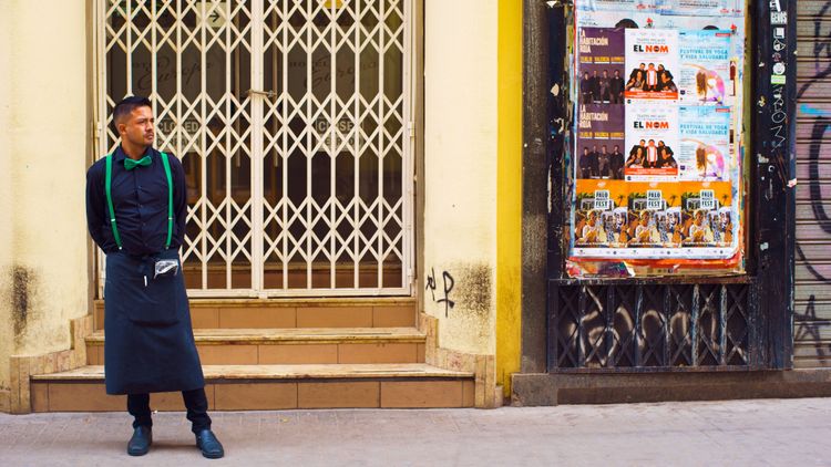 Also a big part of the job as a waiter is to wait for costumer in a country where hotel trade is so competitive