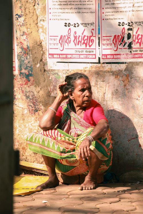 Woman sitting in the street of Kolkata