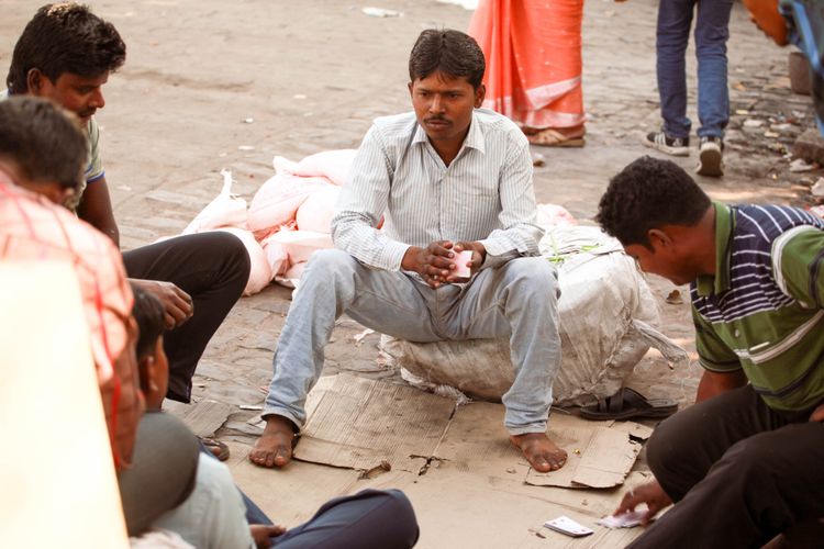 Playing cards in the streets of Kolkata
