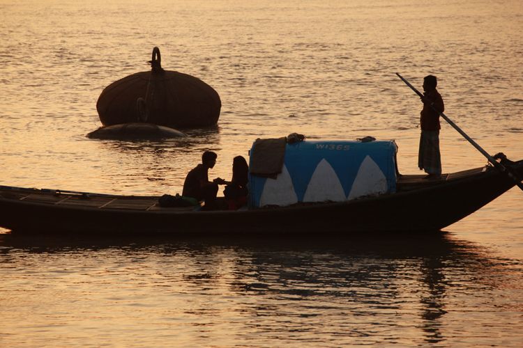 Silhouettes of lovers on a river boat on the Ganges