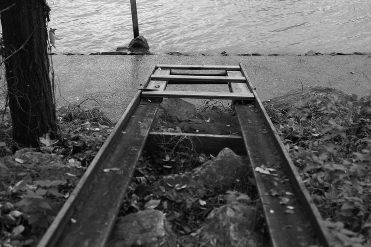Dépot à barques sur la Seine 